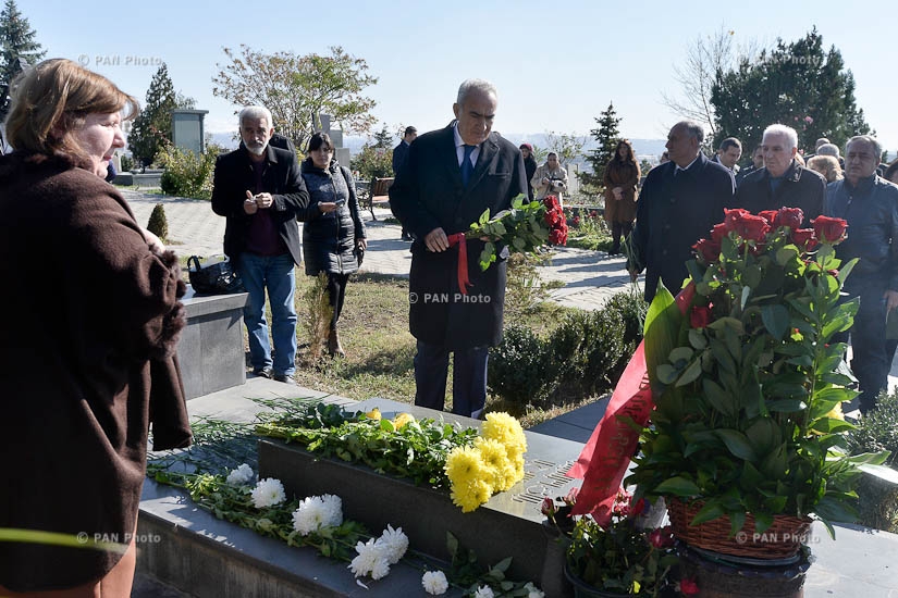 В Ереване почтили память основателя Республиканской партии Армении (РПА) Ашота Навасардяна