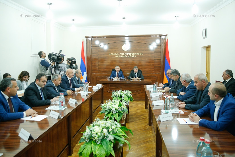 Премьер-министр РА Карен Карапетян встретился с Председателем НС НКР Ашотом Гуляном