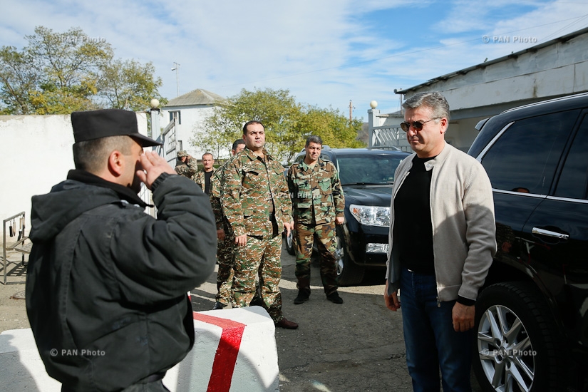 Armenian PM Karen Karapetyan and his Karabakh counterpart Arayik Harutyunyan visit a panzer division of central control in Artsakh
