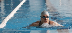 Участник двух Паралимпийских игр пловчиха Маргарита Овакимян тренируется