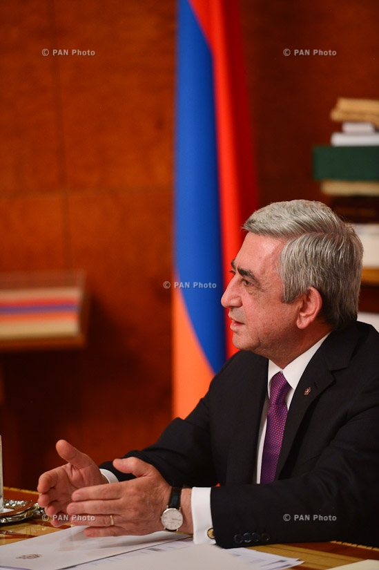 Министр обороны Армении Виген Саргсян доложил Президенту РА Сержу Срагсяну о старте новой программы социальной помощи семьям погибших и ставших инвалидами военнослужащих