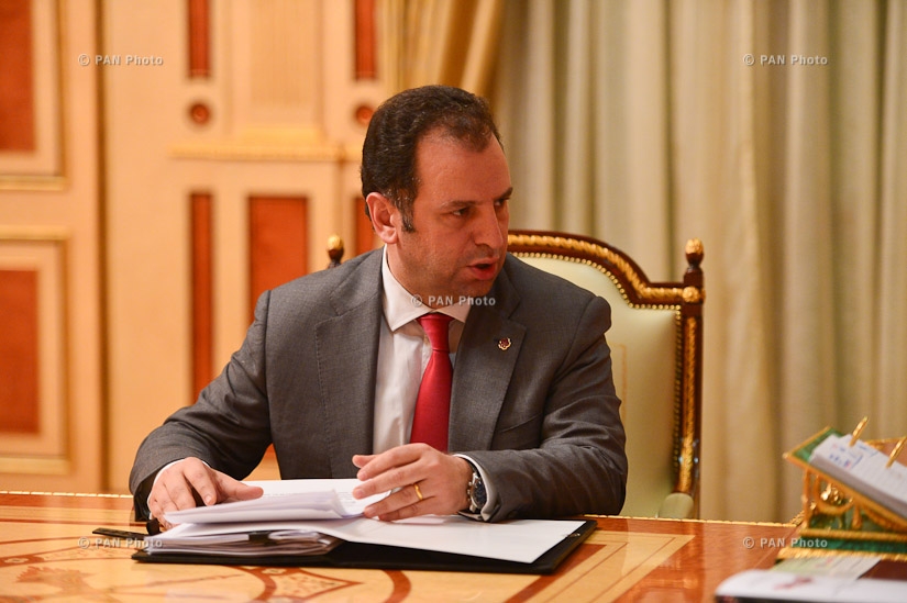 Armenian Minister of Defense Vigen Sargsyan presented a report to RA President Serzh Sargsyan