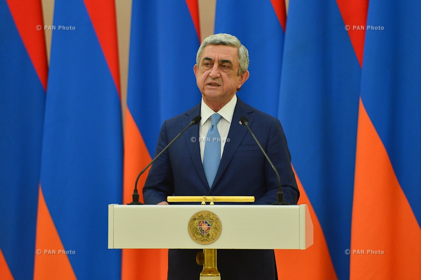 Президент Армении Серж Саргсян вручил Луи Пузену премию Президента Армении за вклад мирового значения в ИТ-сферу