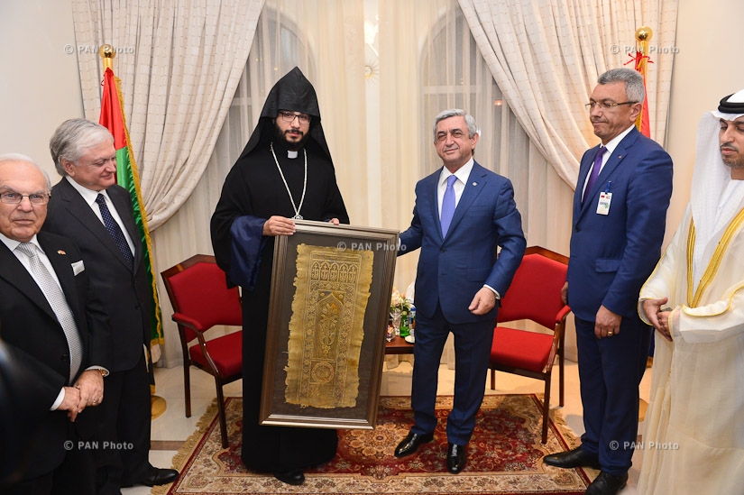 Президент Серж Саргсян посетил армянскую церковь Святых Великомучеников в Абу Даби, воскресную школу Ара Ханоян, Большую Мечеть шейха Зайда и посольство РА в ОАЭ 