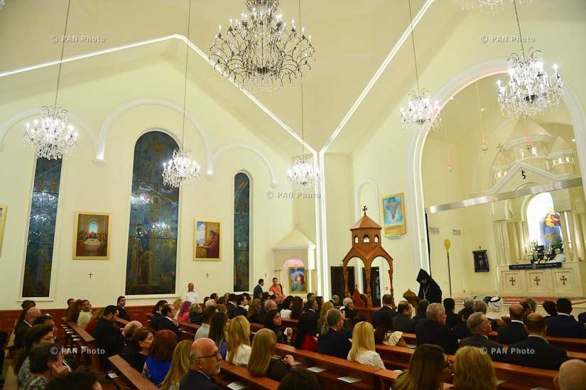 Президент Серж Саргсян посетил армянскую церковь Святых Великомучеников в Абу Даби, воскресную школу Ара Ханоян, Большую Мечеть шейха Зайда и посольство РА в ОАЭ 