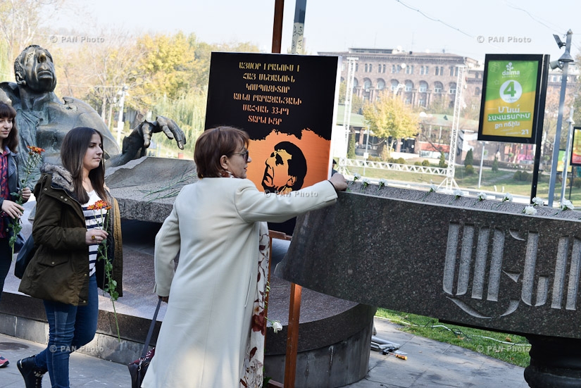 Возложение цветов к памятнику Арно Бабаджаняна, посвященное 33-й годовщине со дня смерти композитора