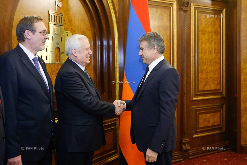Armenian PM Karen Karapetyan receives a delegation led by Co-chair of Inter-Parliamentary Commission on Cooperation between National Assembly of Armenia and  Federal Assembly of Russian Nikolai Ryzhkov