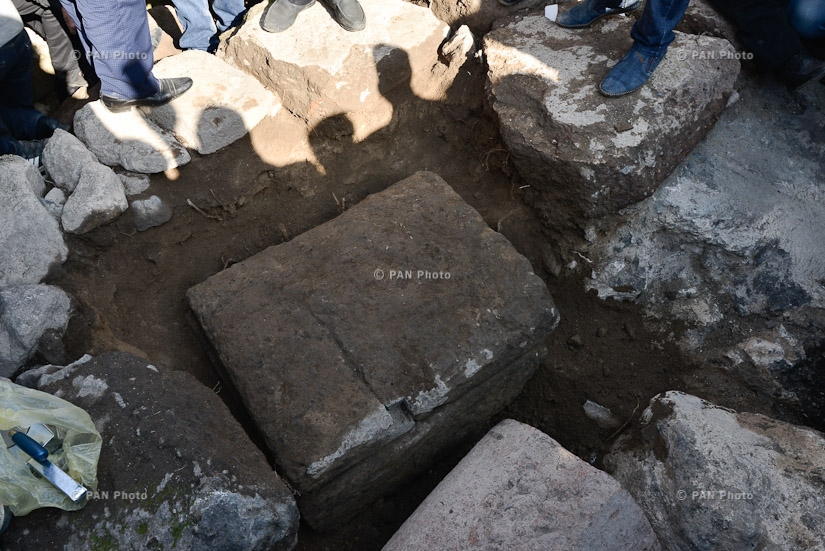 Ceremony of opening a third coffer unearthed in Arsacid kings' mausoleum