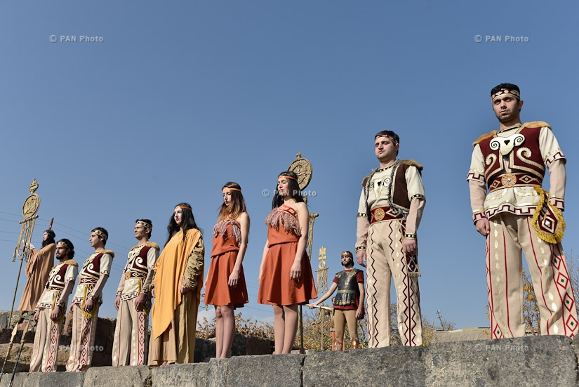 Церемония открытия третьего сундука с останками царей Аршакуняц