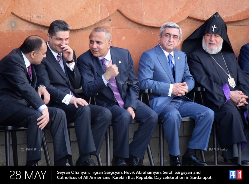 RA Minister of Defence Seyran Ohanyan, PM Tigran Sargsyan, Parliament Speaker Hovik Abrahamyan, President Serzh Sargsyan and Catholicos of All Armenians  Karekin II at Republic Day celebration in Sardarapat