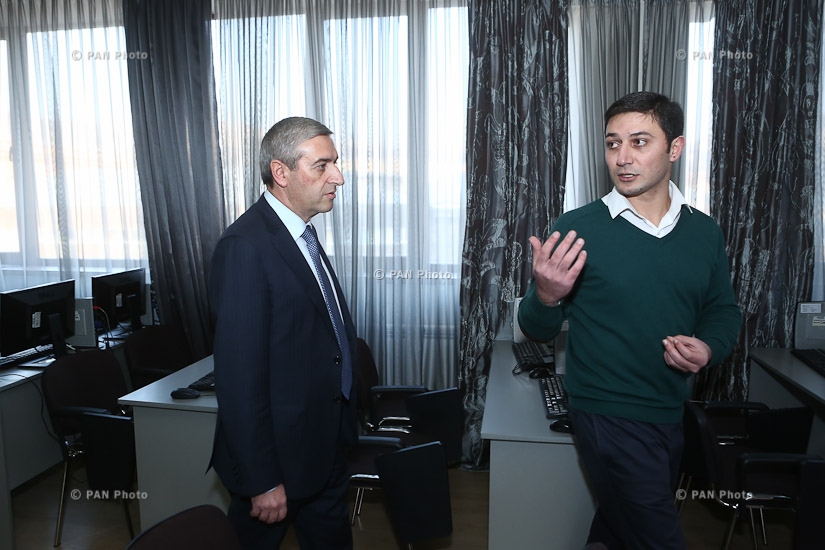 Министр транспорта, связи и ИТ Ваан Мартиросян и ген. руководитель корпорации «Майкрософт» по странам СНГ Константин Назаров посетили Инновационный центр «Майкрософт» в Армении