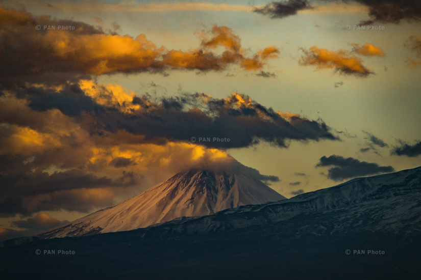 Raaks Rover Armenian-Turkish border, Araks river and mount Ararat - PanARMENIAN Photo