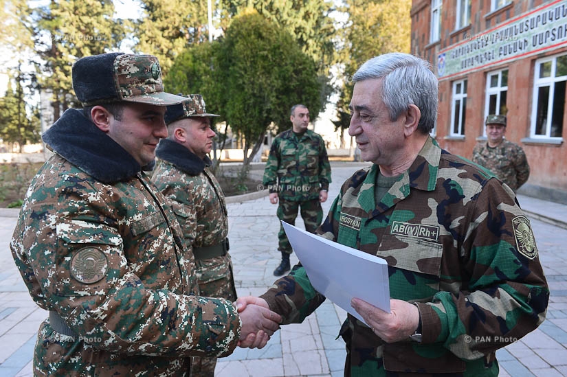 Президенты РА и НКР Серж Саргсян и Бако Саакян посетили оборонительные позиции находящиеся в окрестностях Матагиса и Талиша