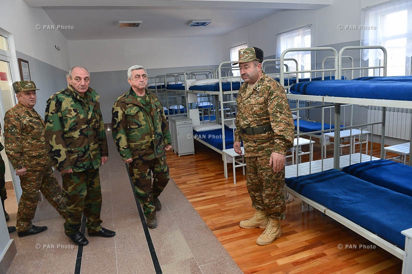 Президенты РА и НКР Серж Саргсян и Бако Саакян посетили оборонительные позиции находящиеся в окрестностях Матагиса и Талиша