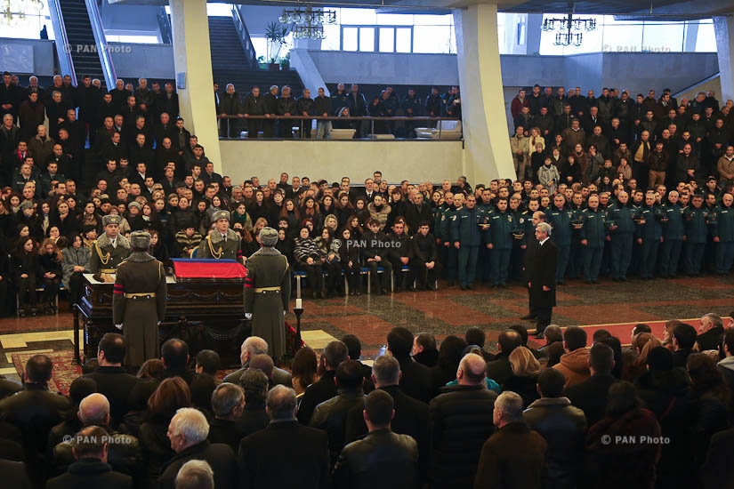 Церемония прощания с министром по чрезвычайным ситуациям Армении Арменом Ерицяном