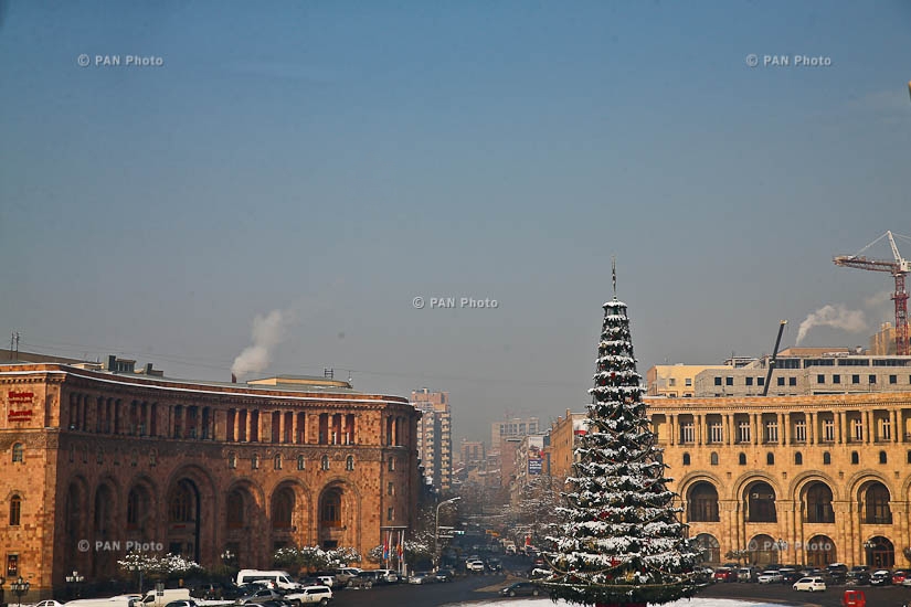 Главная новогодняя елки на Площади Республики в Ереване