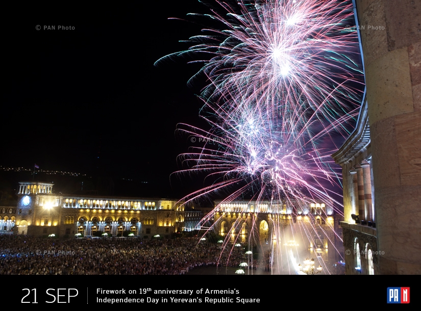 Фейерверк по случаю 19-летия  независимости Армении на  площади Республики в Ереване