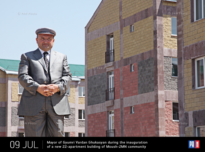 Мэр Гюмри Вардан Гукасян во времня церемонии сдачи в эксплуатацию 22-х жилых зданий, построенных в квартале «Муш-2»