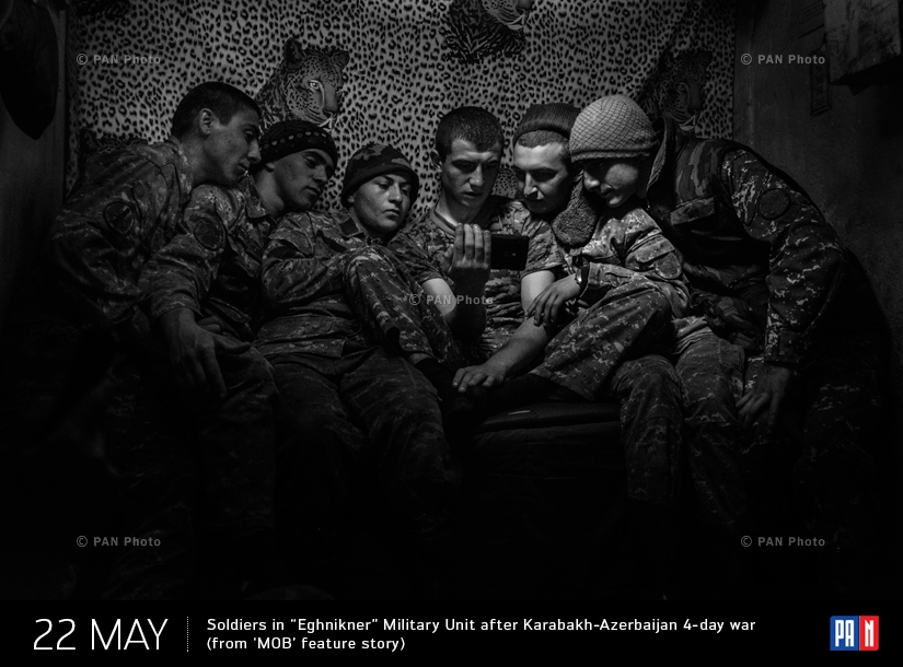 Զինվորները «Եղնիկներ» զորամասում Արցախա-ադրբեջանական քառօրյա պատերազմից հետո («ՄՈԲ» ֆոտոպատմության շարքից)
