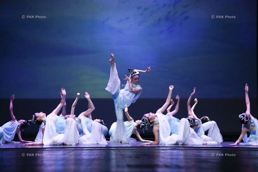 Չինաստանի Գանսյու նահանգի երգի-պարի անսամբլի «Մետաքսի ճանապարհ և ծաղիկների անձրև» խորագրով համերգը