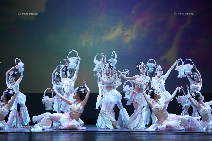 Չինաստանի Գանսյու նահանգի երգի-պարի անսամբլի «Մետաքսի ճանապարհ և ծաղիկների անձրև» խորագրով համերգը