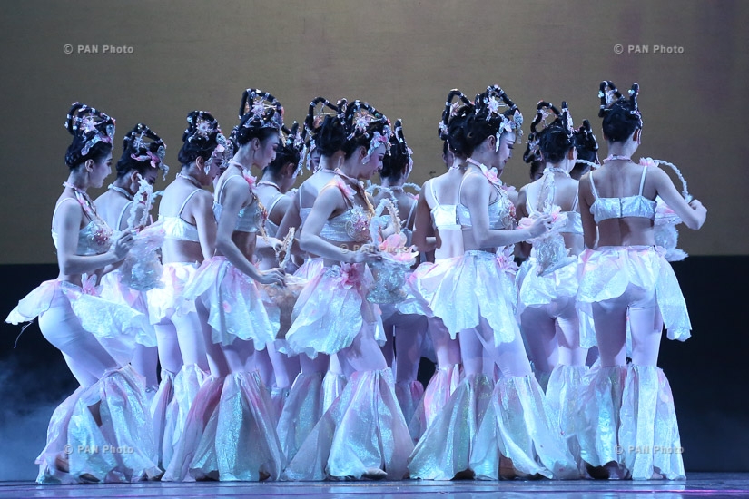 Концерт китайского ансамбля провинции Гансю «Шелковый путь и дождь цветов»