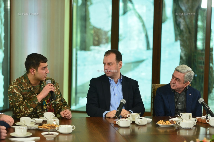 Armenian President Serzh Sargsyan met with decommissioned servicemen