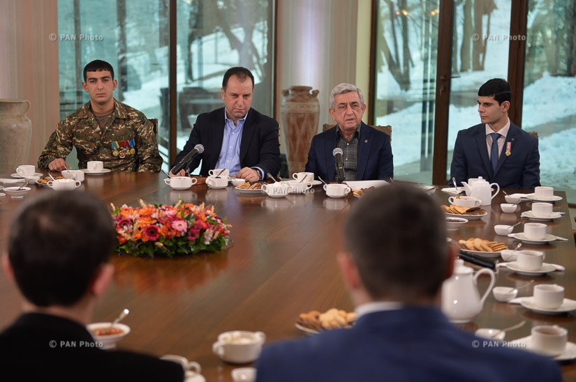 Президент Армении Серж Саргсян встретился с демобилизованными военнослужащими
