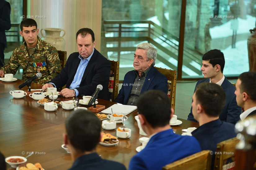 Նախագահ Սերժ Սարգսյանը հանդիպել է զորացրված զինծառայողների հետ