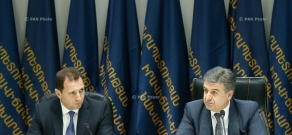 Премьер-министр Карен Карапетян представил аппарату МЧС новоназначенного министра Давида Тонояна