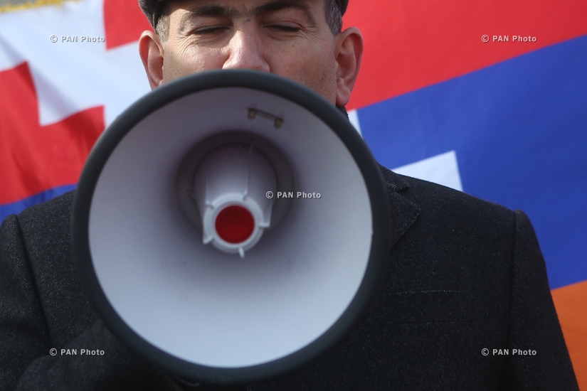 Armenians rally in front of Belarusian embassy in Yerevan to protest blogger Alexander Lapshin's extradition to Azerbaijan