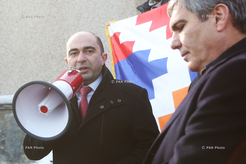 Բլոգեր Ալեքսանդր Լապշինին Ադրբեջան արտահանձնելու դեմ բողոքի ցույց Բելառուսի դեսպանատան դիմաց