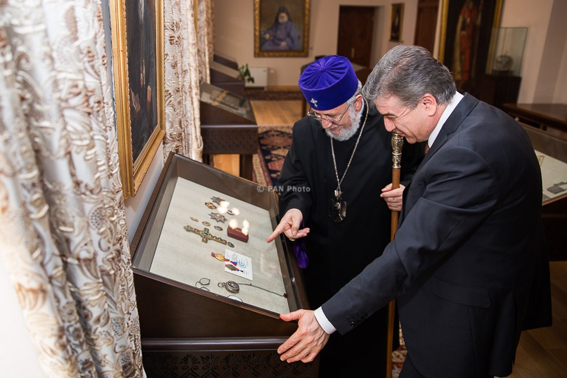 Католикос Всех Армян Гарегин II принял премьер-министра Армении Карена Карапетяна