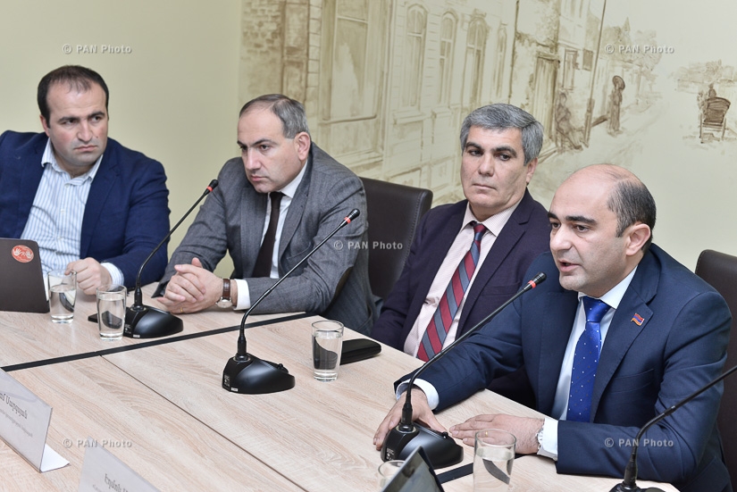 Предвыборная встреча с лидерами блока «ЕЛК» (Выход)