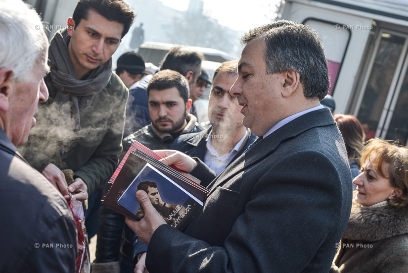 Церемония открытия маршрута первого в Армении мобильного книжного магазина ГраБус
