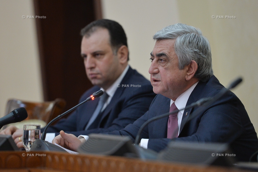 Operational meeting of Armenian President Serzh Sargsyan with the Armed Forces Chief of Staff