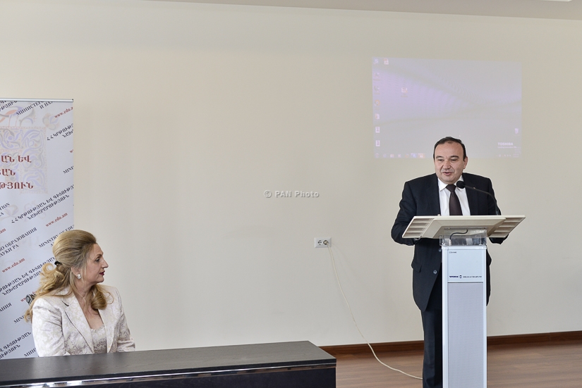 Министр образования и науки Левон Мкртчян встретился с представителями ОО Молодежные достижения Армения