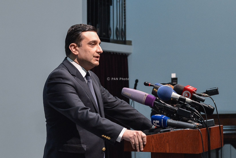 Министр обороны Армении Виген Саргсян встретился со студентами ЕГМУ и преподавательским составом университета