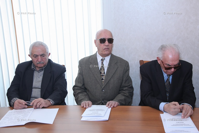 ЦИК вручил НПО «Союз слепых Армении»  специальные пособия, написанные шрифтом Брайля и крупным шрифтом