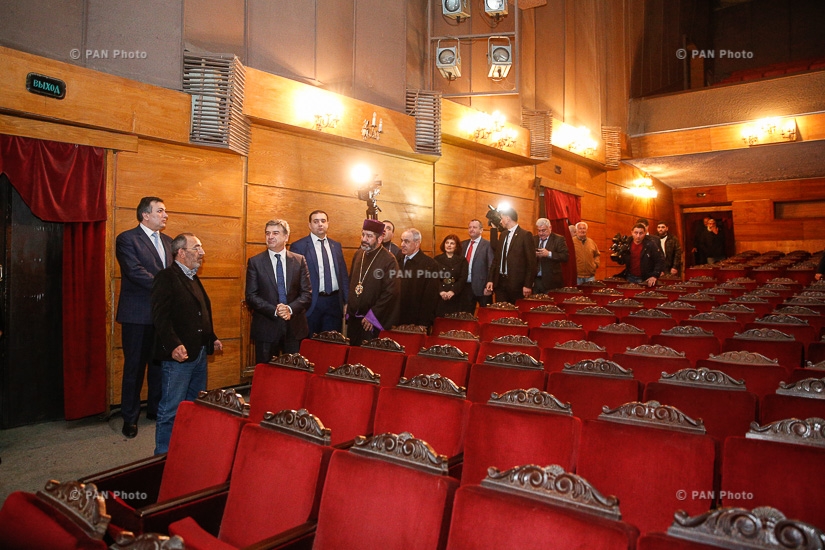 В Тбилиси премьер-министр Армении Карен Карапетян посетил церковь Сурб Геворг и площадь Героев