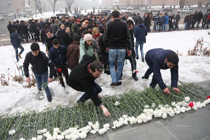 ԵԼՔ դաշինքի երթը դեպի Մյասնիկյանի արձան՝ նվիրված 2008 թվականի մարտի 1-ի զոհերի հիշատակին