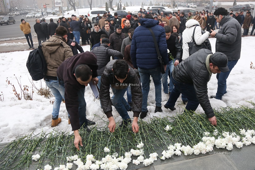 YELQ (Exit) Alliance members pay tribute to the memory of the 1 March 2008 tragedy victims