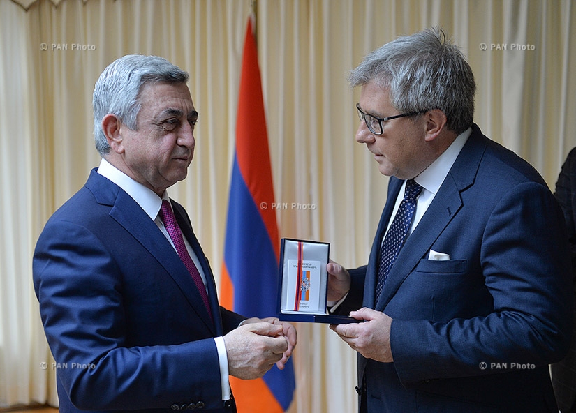 In Brussels Armenian President Serzh Sargsyan met with a group of members of the European Parliament