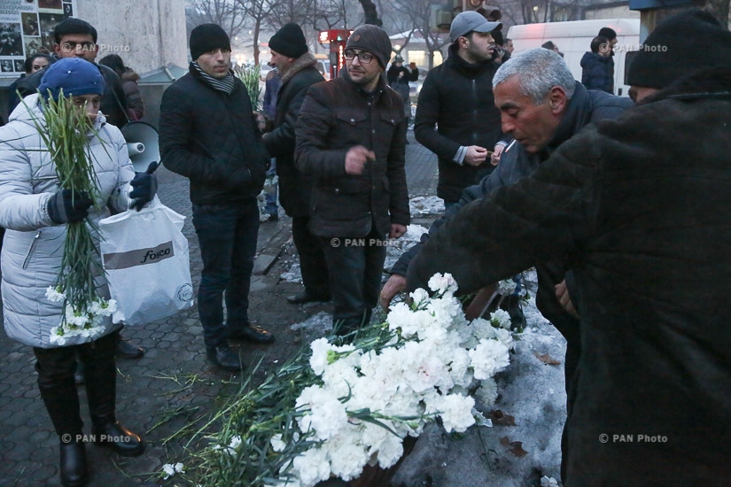 ՀԱԿ-ի ու Հայաստանի ժողովրդական կուսակցության կազմակերպած՝ Մարտի 1-ի զոհերի հիշատակին նվիրված հանրահավաք-երթը
