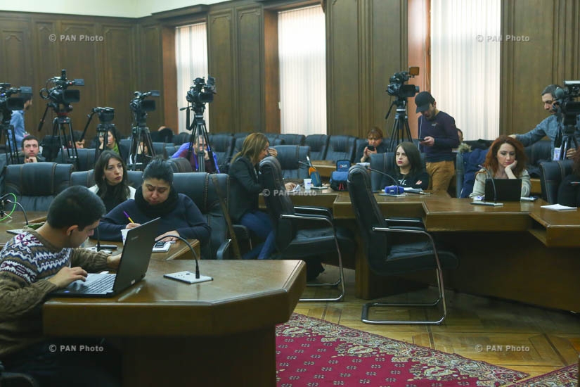 Брифинг: Секретарь парламентской фракции «Оринац еркир» Мгер Шахгельдян