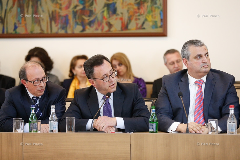 Премьер-министр Армении Карен Карапетян встретился с главами дипломатических представительств и консульских учреждений