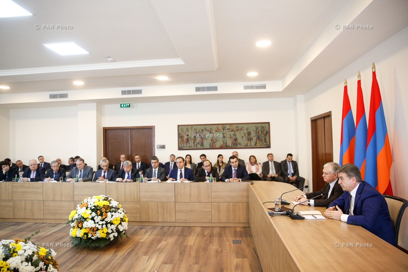 Armenian Prime Minister Karen Karapetyan met with the Heads of Diplomatic Missions and Consular Posts