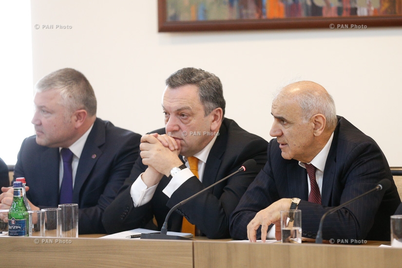 Armenian Prime Minister Karen Karapetyan met with the Heads of Diplomatic Missions and Consular Posts