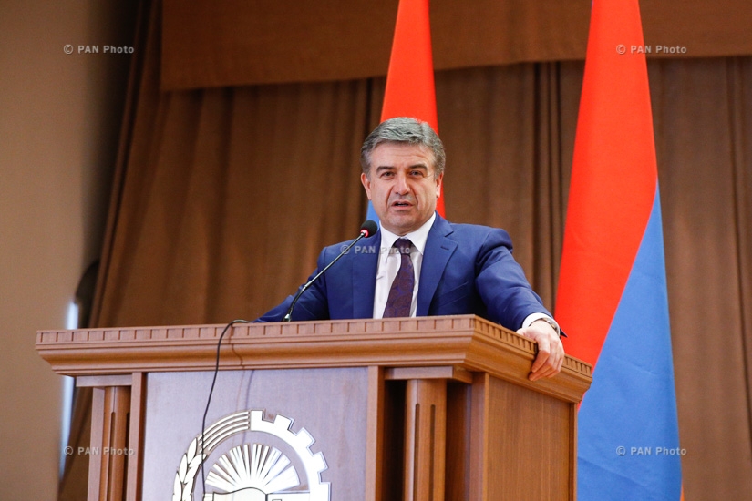 Armenian Prime Minister Karen Karapetyan hands scholarships to Armenian students