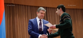 Armenian Prime Minister Karen Karapetyan hands scholarships to Armenian students